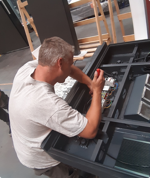 https://www.charvet-digitalmedia.com/wp-content/uploads/2023/08/tech.png